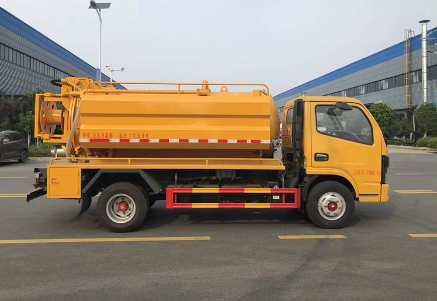 東風多利卡6方清洗吸污車側(cè)面圖